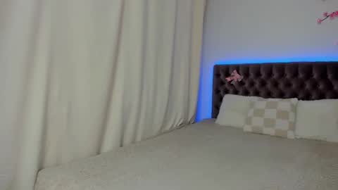 Ella Mayers online show from October 2025 12:17:01 PM