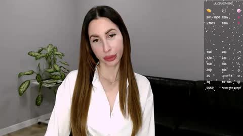 Ella online show from November 2025 09:31:02 AM