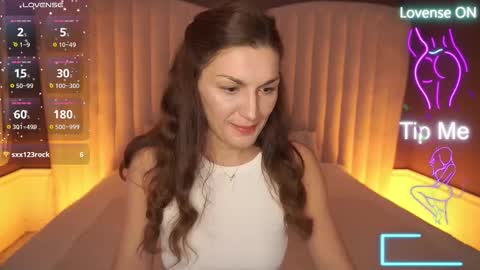 Snapshot of ellagoldenn chatting on October 2025 08:53:02 PM Ella online show from October 2025 08:53:02 PM