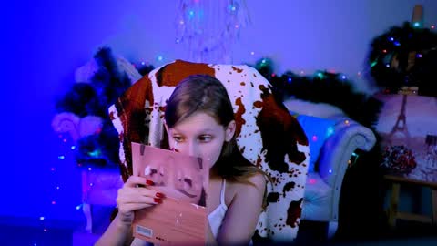 Ella online show from December 2024 09:45:02 AM