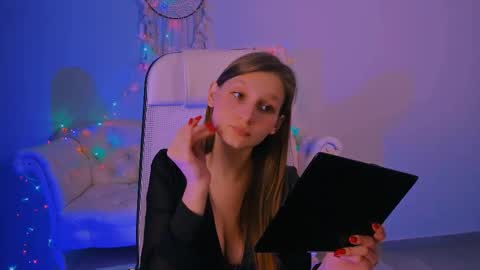 Ella online show from February 2025 12:36:02 PM