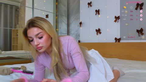 Snapshot of ellamilla chatting on December 2024 09:43:02 AM ellamilla online show from December 2024 09:43:02 AM