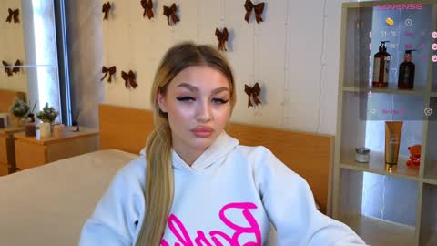 Snapshot of ellamilla chatting on December 2024 08:33:02 AM ellamilla online show from December 2024 08:33:02 AM