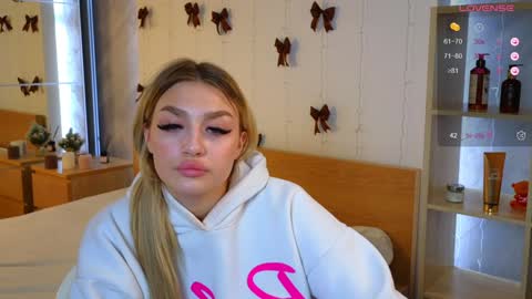 Snapshot of ellamilla chatting on December 2024 11:38:02 AM ellamilla online show from December 2024 11:38:02 AM