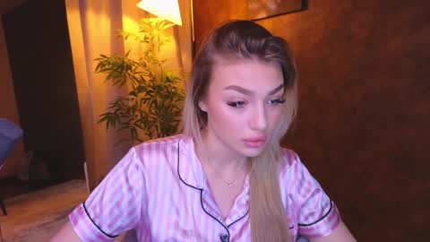Snapshot of ellamilla chatting on January 2025 08:24:01 AM ellamilla online show from January 2025 08:24:01 AM