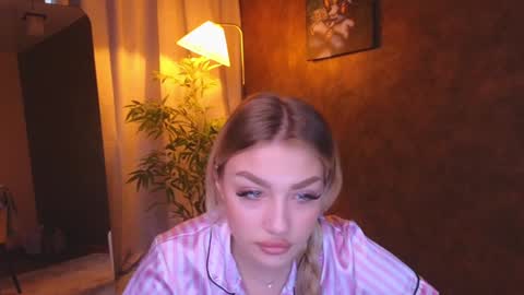 Snapshot of ellamilla chatting on January 2025 11:26:02 AM ellamilla online show from January 2025 11:26:02 AM
