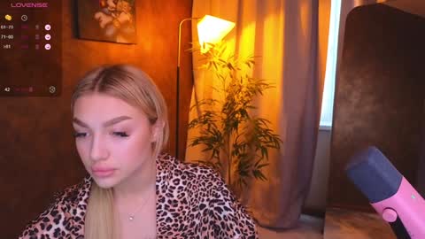 Snapshot of ellamilla chatting on January 2025 09:35:01 AM ellamilla online show from January 2025 09:35:01 AM