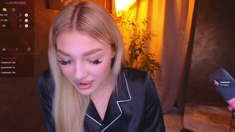 Snapshot of ellamilla chatting on January 2025 12:45:02 PM ellamilla online show from January 2025 12:45:02 PM