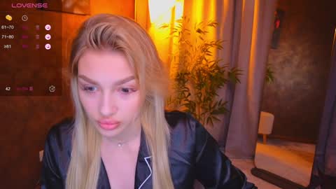 Snapshot of ellamilla chatting on January 2025 08:51:02 AM ellamilla online show from January 2025 08:51:02 AM