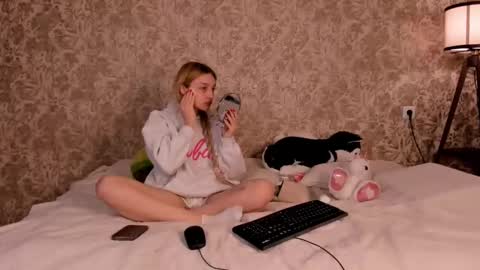 Snapshot of ellamilla chatting on March 2025 07:32:02 PM ellamilla online show from March 2025 07:32:02 PM