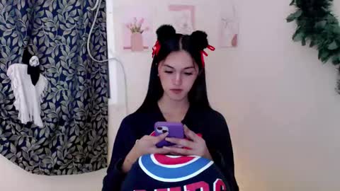 Snapshot of ellamiller69 chatting on November 2025 10:17:01 AM ELLA online show from November 2025 10:17:01 AM