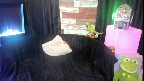 Snapshot of elle4you chatting on January 2025 02:29:01 AM ELLE online show from January 2025 02:29:01 AM