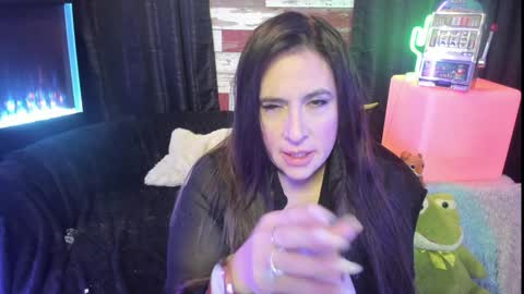 Snapshot of elle4you chatting on January 2025 04:55:02 PM ELLE online show from January 2025 04:55:02 PM