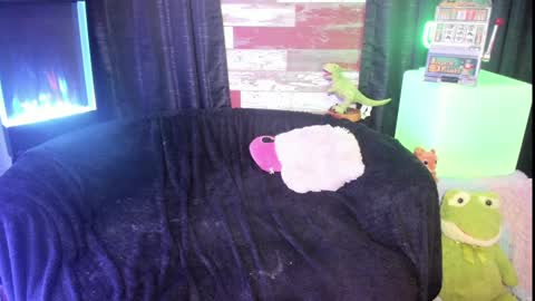 Snapshot of elle4you chatting on January 2025 10:59:01 PM ELLE online show from January 2025 10:59:01 PM