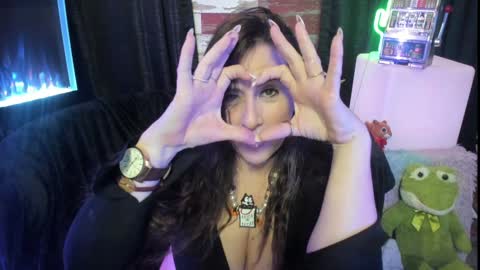 Snapshot of elle4you chatting on January 2025 02:15:01 AM ELLE online show from January 2025 02:15:01 AM