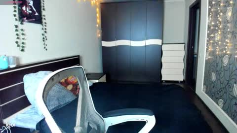 Luna online show from November 2025 05:07:02 AM