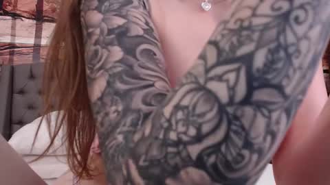 Snapshot of elle_luv chatting on September 2025 03:41:02 AM Elle online show from September 2025 03:41:02 AM