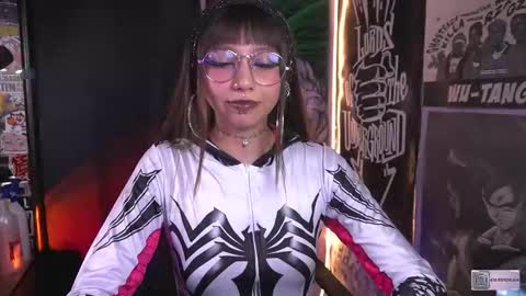 Snapshot of elle_uwu chatting on October 2025 02:46:01 PM follow me on instagram . online show from October 2025 02:46:01 PM