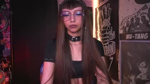 Snapshot of elle_uwu chatting on November 2025 05:45:01 PM follow me on instagram . online show from November 2025 05:45:01 PM