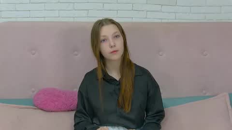 Snapshot of ellenbush chatting on September 2025 06:07:02 AM EllenBush online show from September 2025 06:07:02 AM