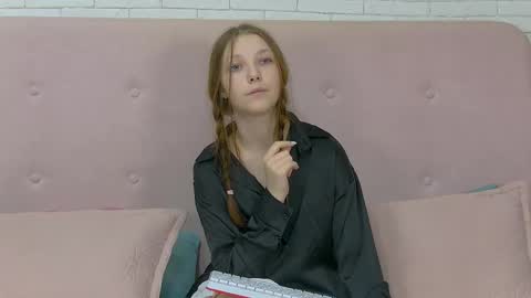 Snapshot of ellenbush chatting on September 2025 06:13:02 PM EllenBush online show from September 2025 06:13:02 PM