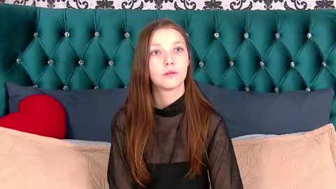 Snapshot of ellenbush chatting on October 2025 07:07:02 AM EllenBush online show from October 2025 07:07:02 AM