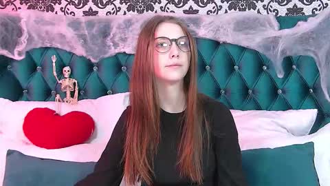 Snapshot of ellenbush chatting on October 2025 05:06:02 PM EllenBush online show from October 2025 05:06:02 PM