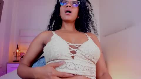  Ellie   online show from March 2025 06:33:01 PM