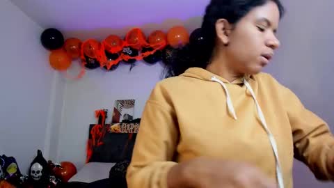  Ellie   online show from November 2025 07:05:02 PM