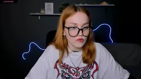 Ellie online show from September 2025 07:25:01 PM