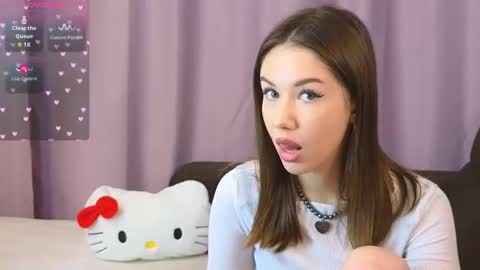 ellie online show from September 2025 07:47:01 PM