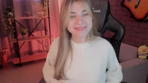 elliecutes online show from December 2024 06:32:02 AM