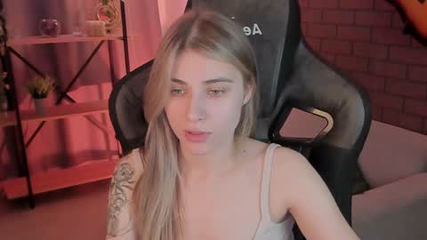 elliecutes online show from December 2024 09:35:02 AM