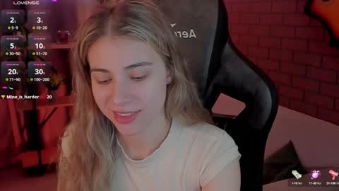 elliecutes online show from December 2024 09:22:01 AM