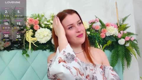 Snapshot of ellielarson chatting on October 2025 05:11:02 PM EllieLarson online show from October 2025 05:11:02 PM