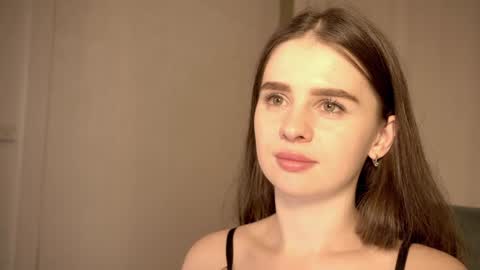 Snapshot of elliephant_ chatting on December 2024 05:31:01 PM just Emily online show from December 2024 05:31:01 PM