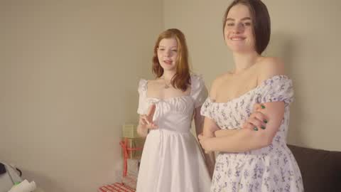 Snapshot of elliephant_ chatting on December 2024 06:05:02 PM just Emily online show from December 2024 06:05:02 PM