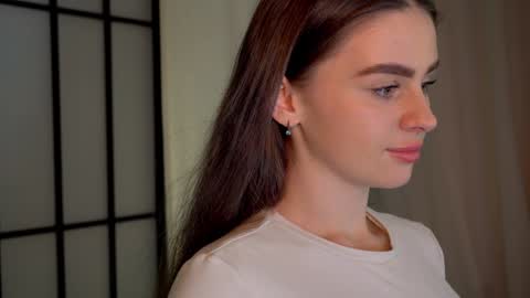 Snapshot of elliephant_ chatting on December 2024 07:05:02 PM just Emily online show from December 2024 07:05:02 PM