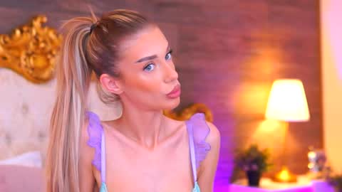 Ellie online show from October 2025 09:01:01 AM