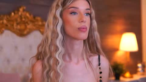 Ellie online show from November 2025 09:55:02 AM