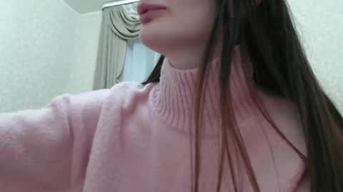 Snapshot of elliewalkersdreamgirl chatting on December 2024 04:27:01 PM Effie1818 online show from December 2024 04:27:01 PM