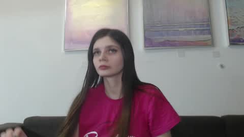 Snapshot of elliewalkersdreamgirl chatting on February 2025 05:43:02 PM Effie1818 online show from February 2025 05:43:02 PM