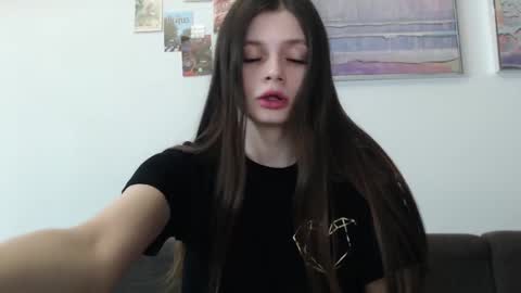 Snapshot of elliewalkersdreamgirl chatting on March 2025 05:34:02 PM Effie1818 online show from March 2025 05:34:02 PM