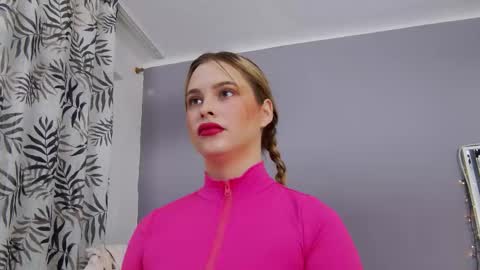 Snapshot of ellsa_jean chatting on October 2025 02:20:02 AM Elsa Jean online show from October 2025 02:20:02 AM