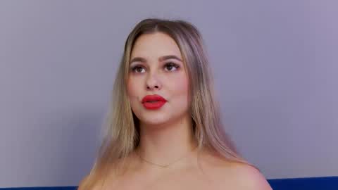 Snapshot of ellsa_jean chatting on October 2025 04:02:02 AM Elsa Jean online show from October 2025 04:02:02 AM