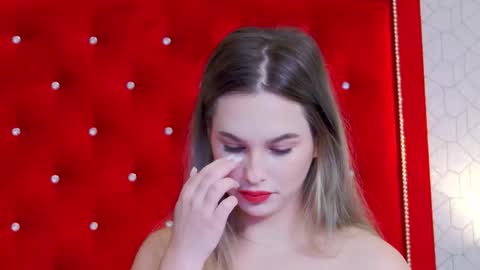 Snapshot of ellsa_jean chatting on November 2025 03:06:01 AM Elsa Jean online show from November 2025 03:06:01 AM