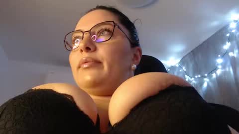 Denise online show from November 2025 06:19:01 PM