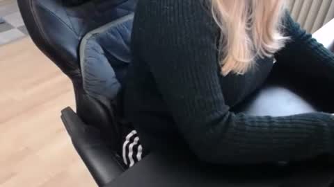 Snapshot of elly_petite chatting on September 2025 07:35:02 AM Elly online show from September 2025 07:35:02 AM