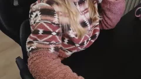 Snapshot of elly_petite chatting on October 2025 07:41:01 PM Elly online show from October 2025 07:41:01 PM