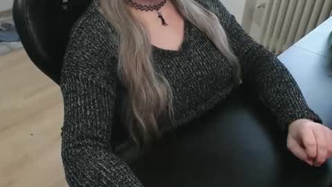 Snapshot of elly_petite chatting on October 2025 01:36:03 PM Elly online show from October 2025 01:36:03 PM